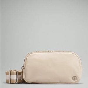 Lululemon Everywhere Crossbody Belt Bag
Color: White Opal/Raw Linen/White